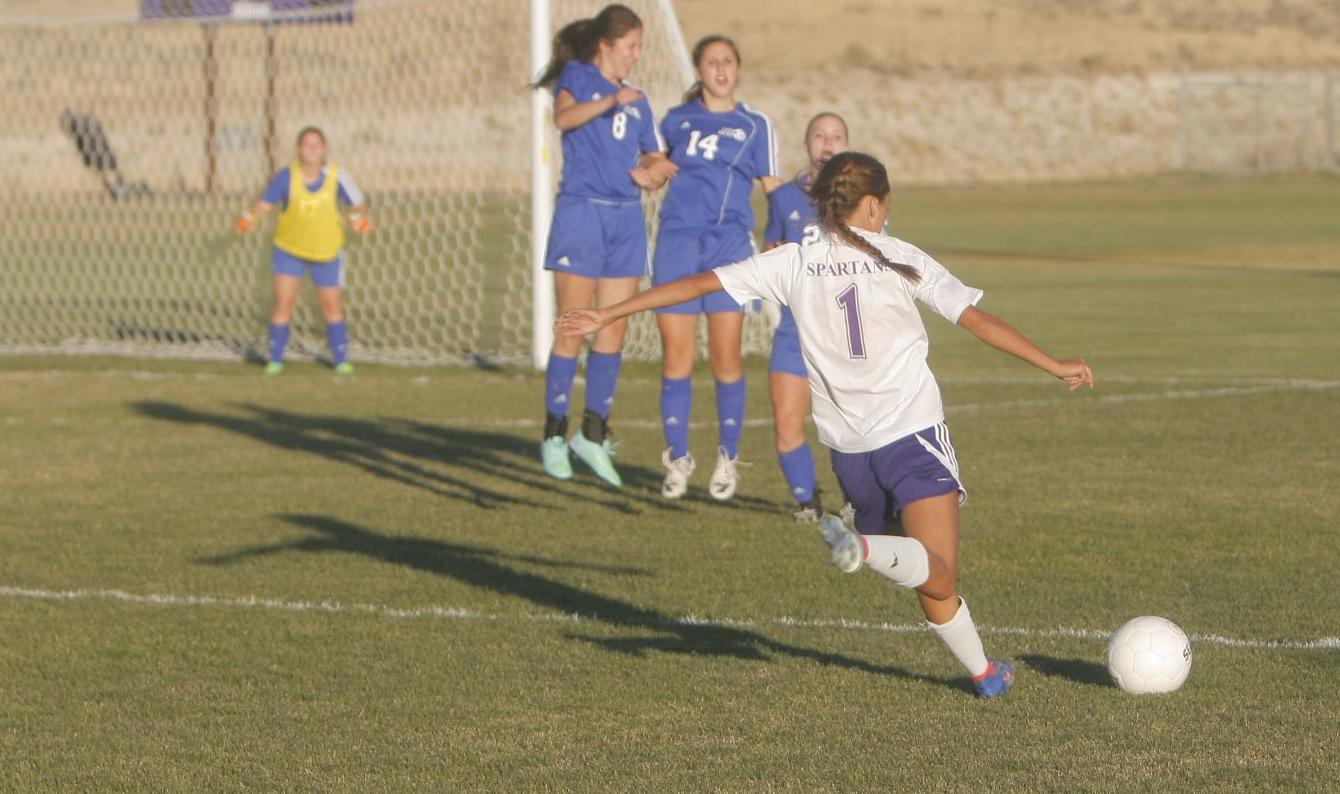 Kaitlyn McLeod free kick